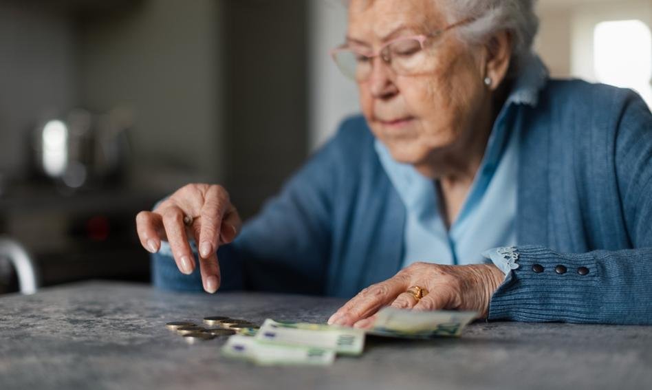 Koszt 14. emerytury w 2023 roku będzie wyższy o 9 mld zł od planu