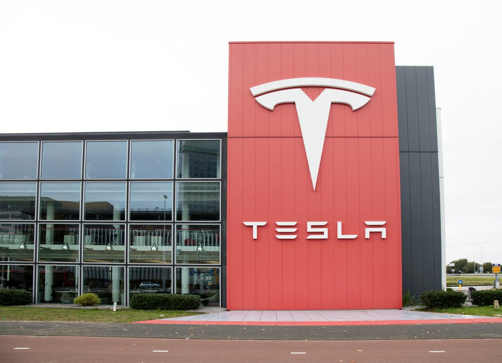 Could Tesla Benefit from the UAW’s Strike?