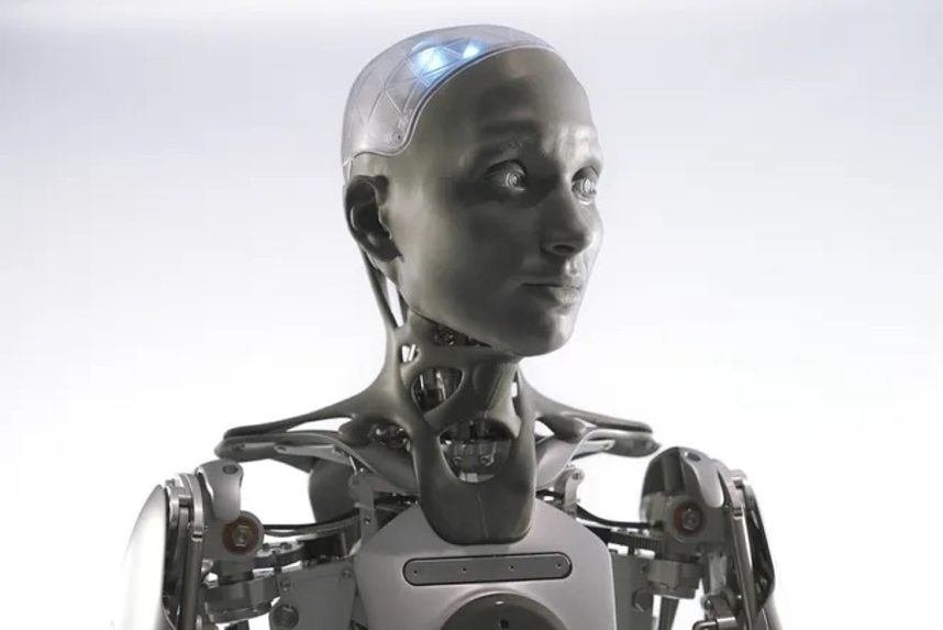 Las Vegas Sphere to Debut Life-Like Robot Greeters, Raising Questions