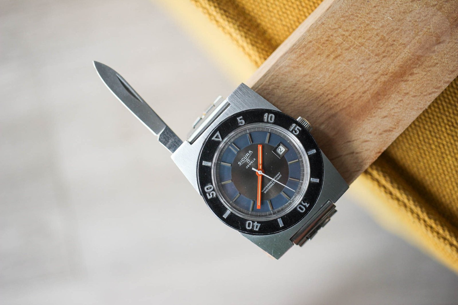 #TBT Going Wild With A Sicura Safari Victorinox Knife Watch