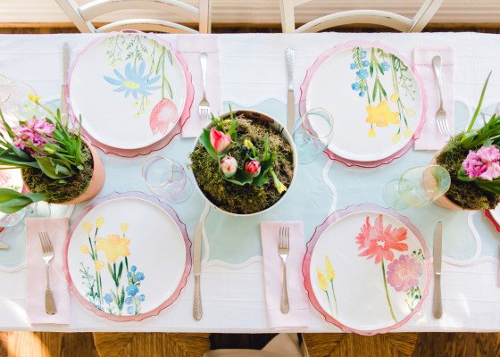 <div>A Bright & Easy Spring Tablescape</div>