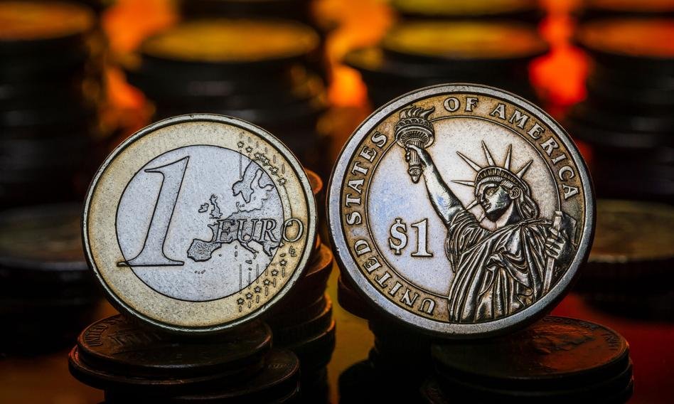 Euro kontra dolar. Ta waluta zdominowała międzynarodową wymianę towarową w 2023 roku