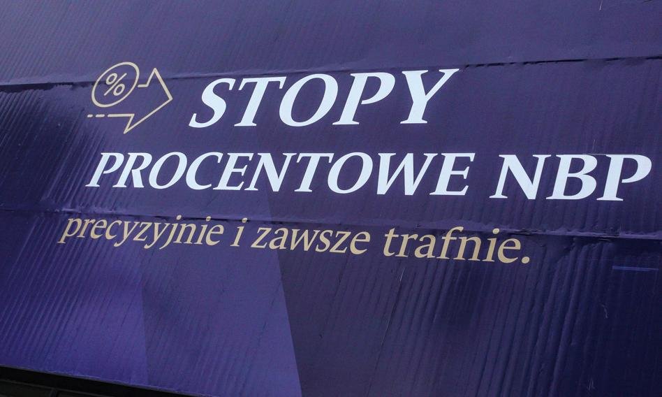 Stopy procentowe zostają takie same na dłużej. Co z realną stopą procentową?