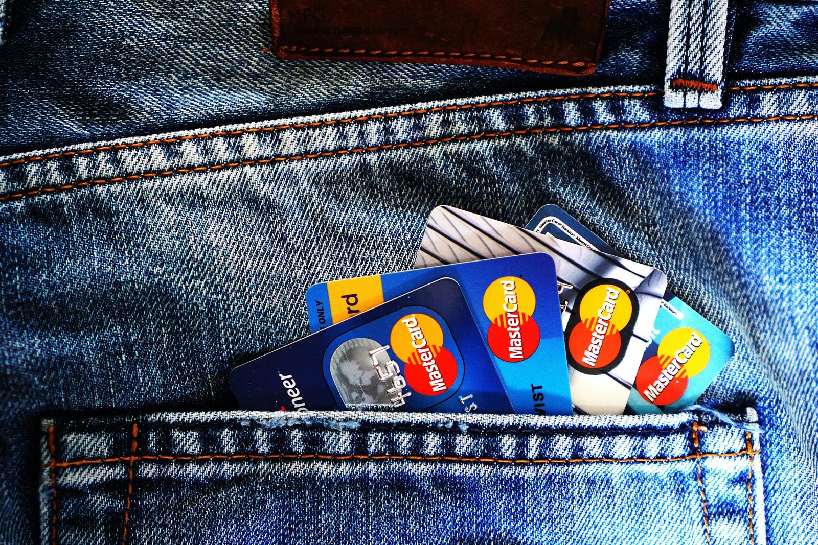 Business Line of Credit vs Credit Card: What Should You Get for Your Business?