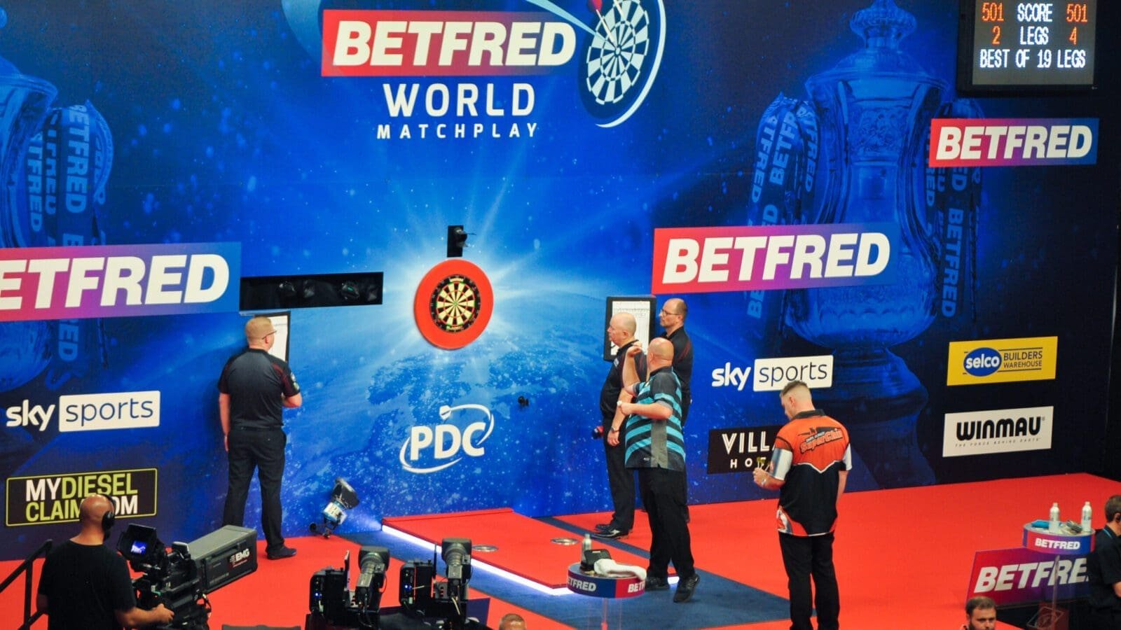 World Matchplay Darts 2024 Betting Tips: Clayton to display consistency against RVB