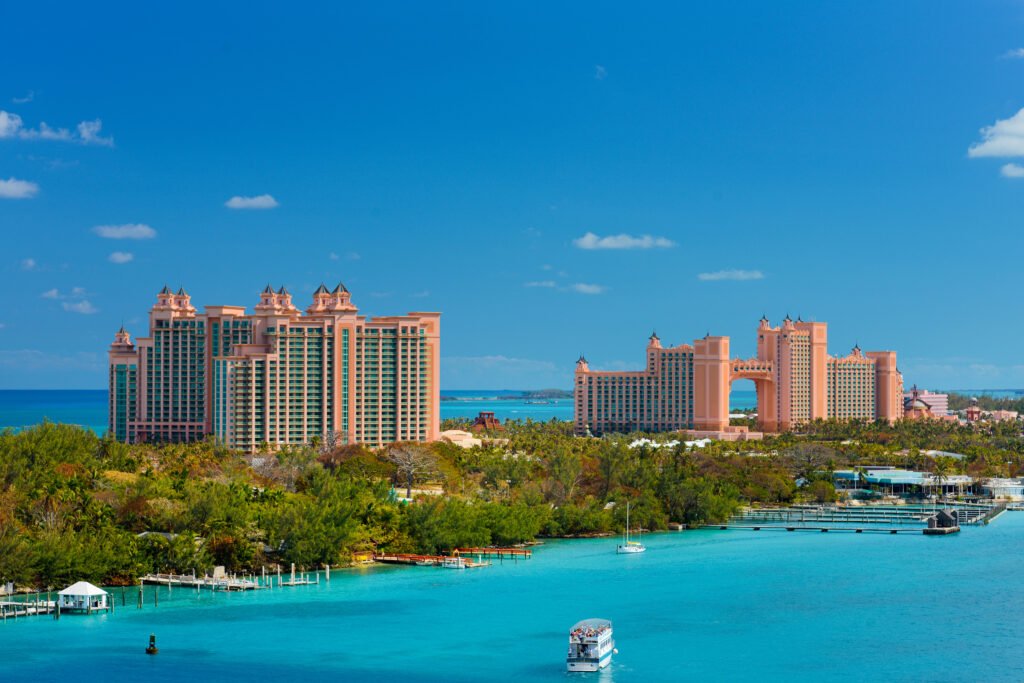 Atlantis: Get your 4th night FREE plus up to $400 in resort credit