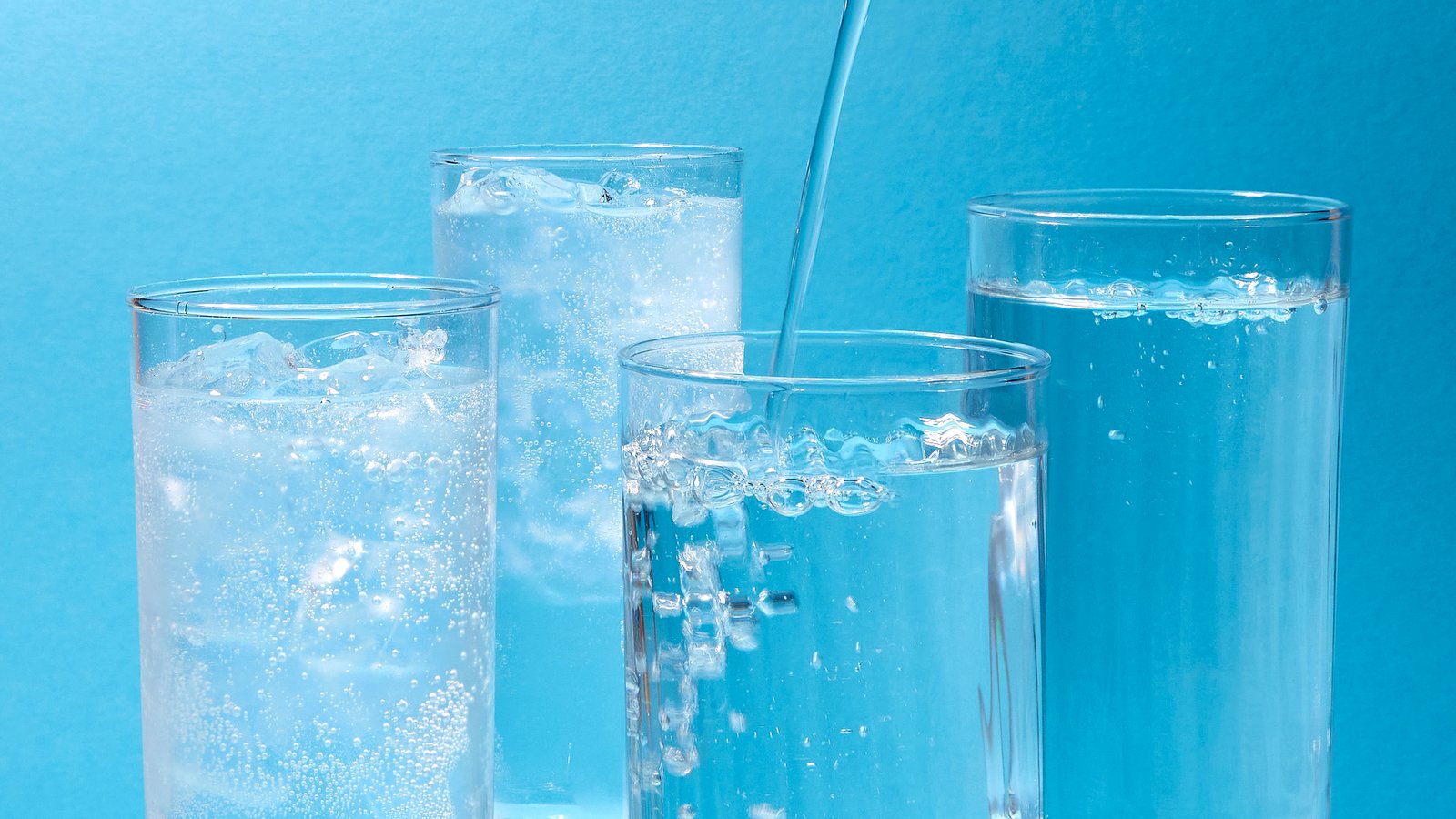 Here’s Why Sparkling Water Feels More Refreshing Than Still