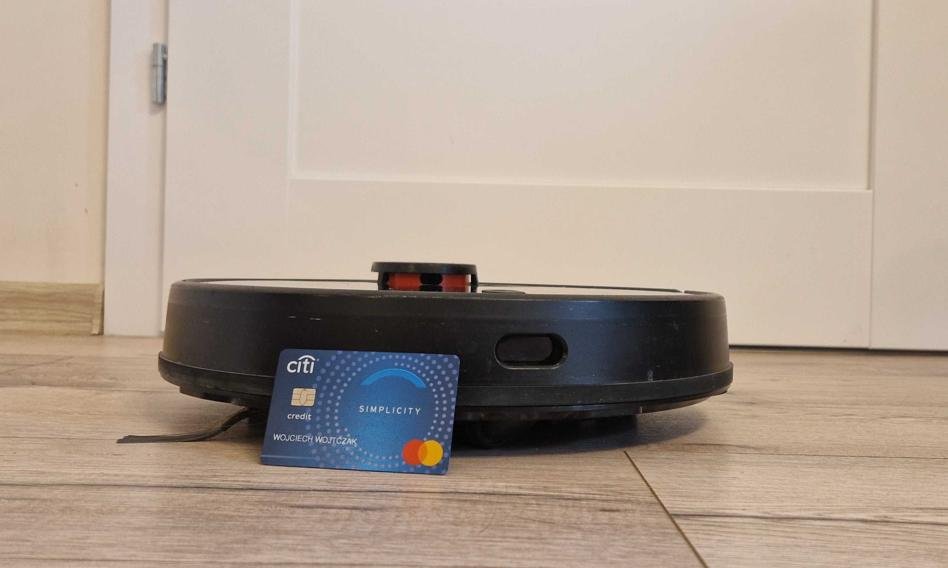 Karta kredytowa Citi, która… pomoże w sprzątaniu. Bank dorzuca odkurzacz Xiaomi Robot Vacuum S10