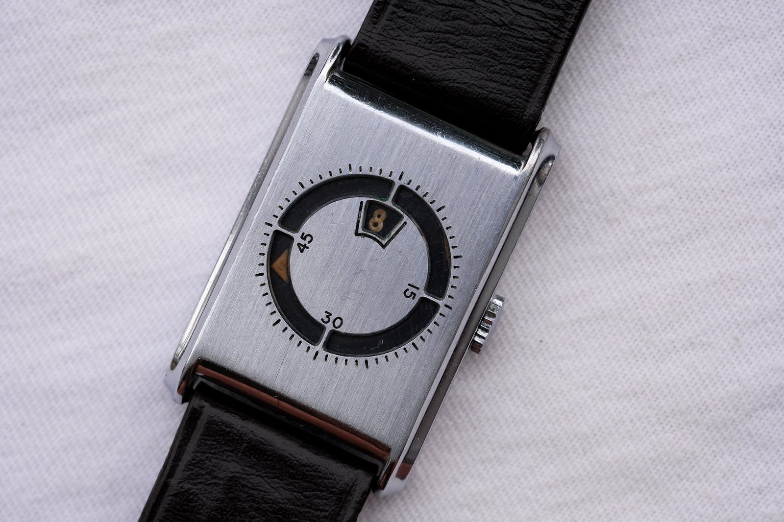 #TBT Jump Into The World Of Vintage Watches With The Stunning Doxa Jump Hour