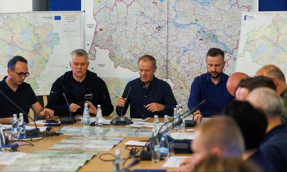 <div>Premier zapowiada pomoc dla kredytobiorców-powodzian. “Będziemy szukali mechanizmów”</div>