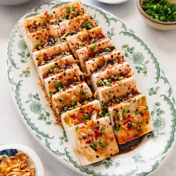 <div>Cold Tofu with Tangy & Garlicky Sauce</div>