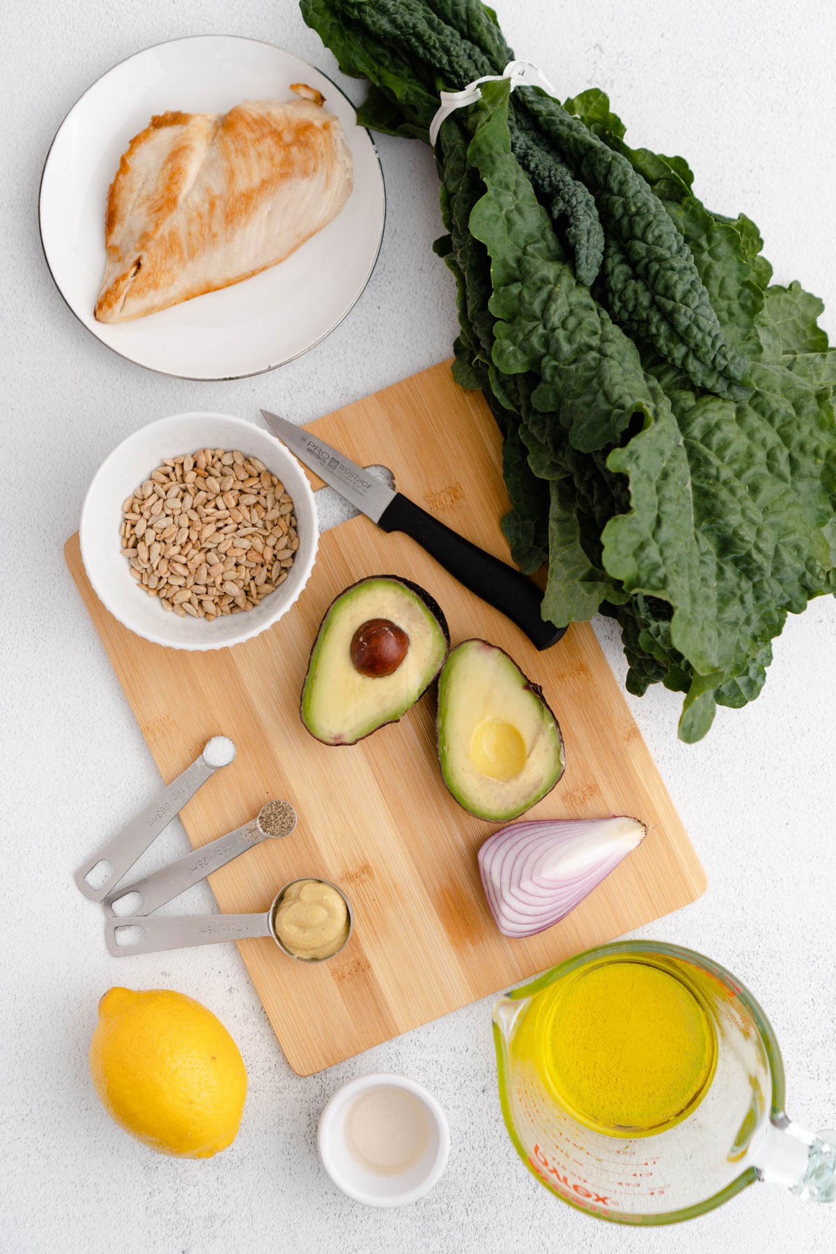 <div>Keto Kale Salad with Avocado, Chicken, & Lemon Dressing</div>