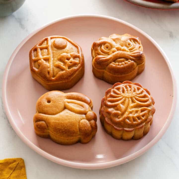 Cantonese-Style Mooncake Recipe (廣式月餅)