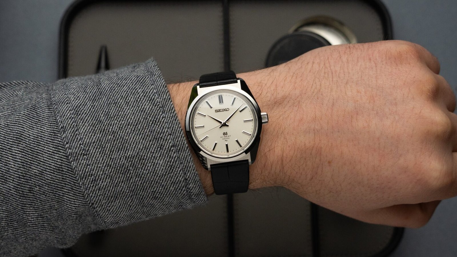 The Grand Seiko SLGW005 tributes a 1968 45GS with a double-signed Seiko dial