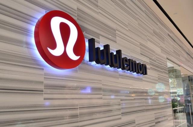 Lululemon CEO expands stake in sportswear maker