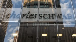 Brokerage Giant Schwab Expects to Offer Spot Crypto Trading