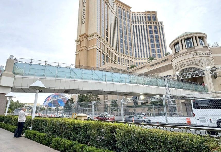 F1 Walls Off Pedestrian Bridges Over Las Vegas Strip