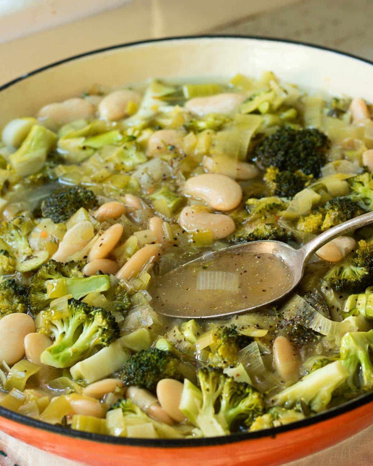 Brothy Broccoli Leek Soup with White Beans